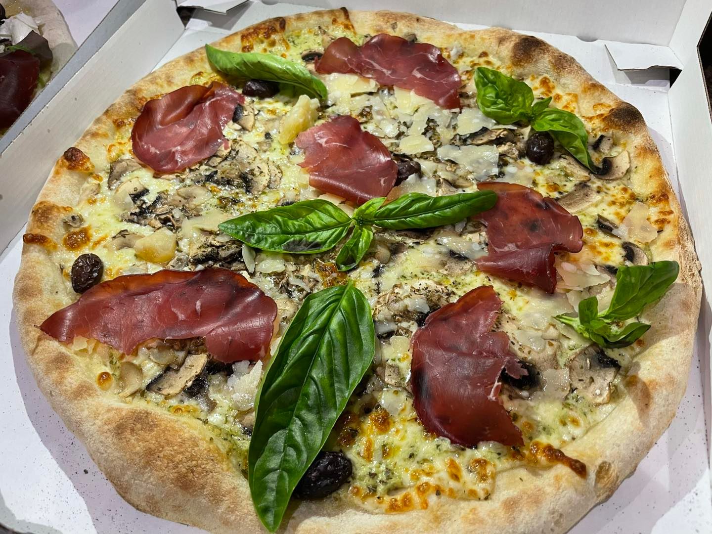 pizzeria Cagnes sur Mer-cuisine italienne Alpes Maritimes-pizzas Villeneuve Loubet-burgers La Colle sur Loup-livraison de pizzas Saint Laurent du Var-livraison de plats Saint Paul de Vence